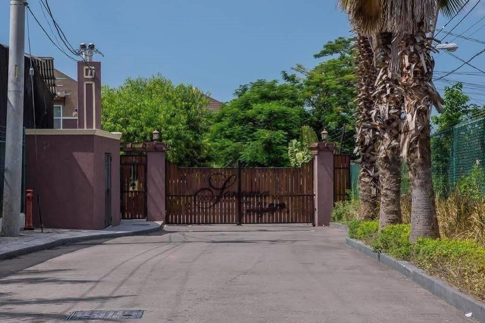 New Kingston Guest Apt At Sonoma Estate المظهر الخارجي الصورة